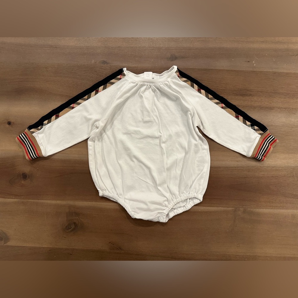 Burberry Babygrow - size: 12M